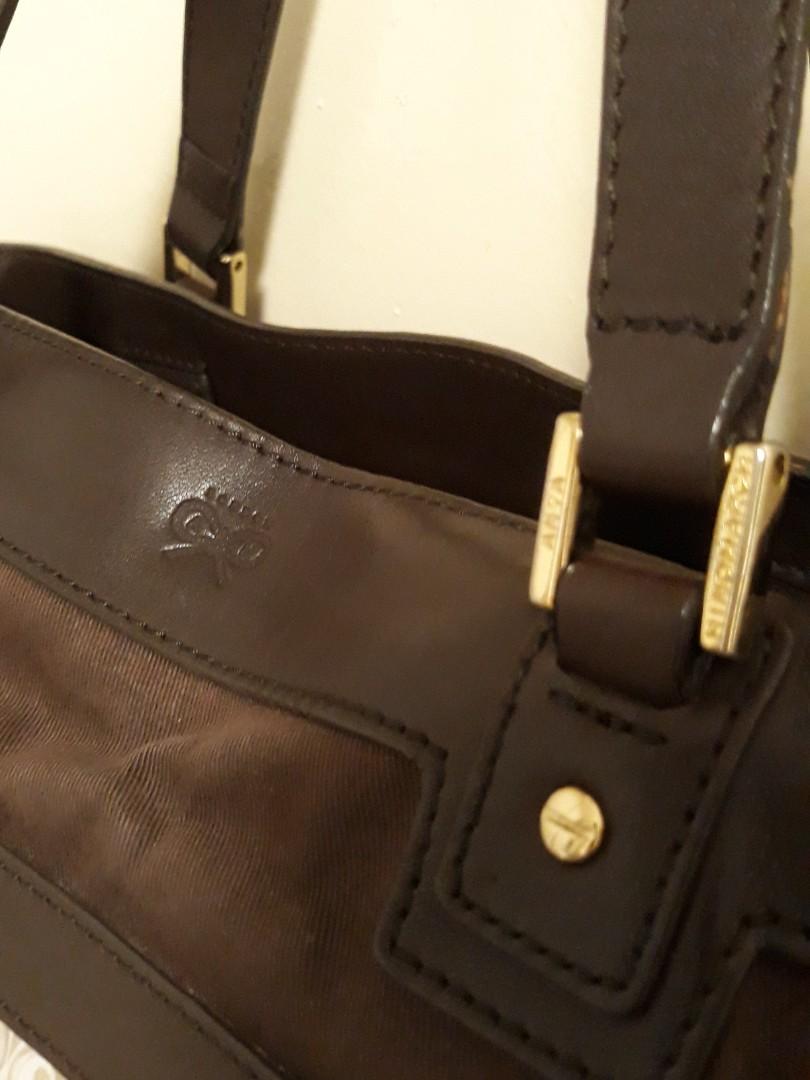 Anya Hindmarch Shoulder Bag (Category: Bags & Wallets) located in Singapore. Submitted by treasure_for_attic (Listing ID 1072298009, Image 3). Description: Good used condition. PM for more photos and details! :).