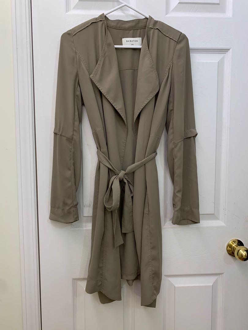 Aritzia Babaton Quincey Flowy Trench Coat Women s Fashion