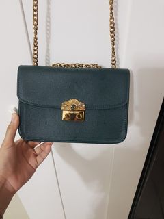 (Category: ) located in . Submitted by hiddenpreloved (Listing ID 1072167369, Image 1). Description: .