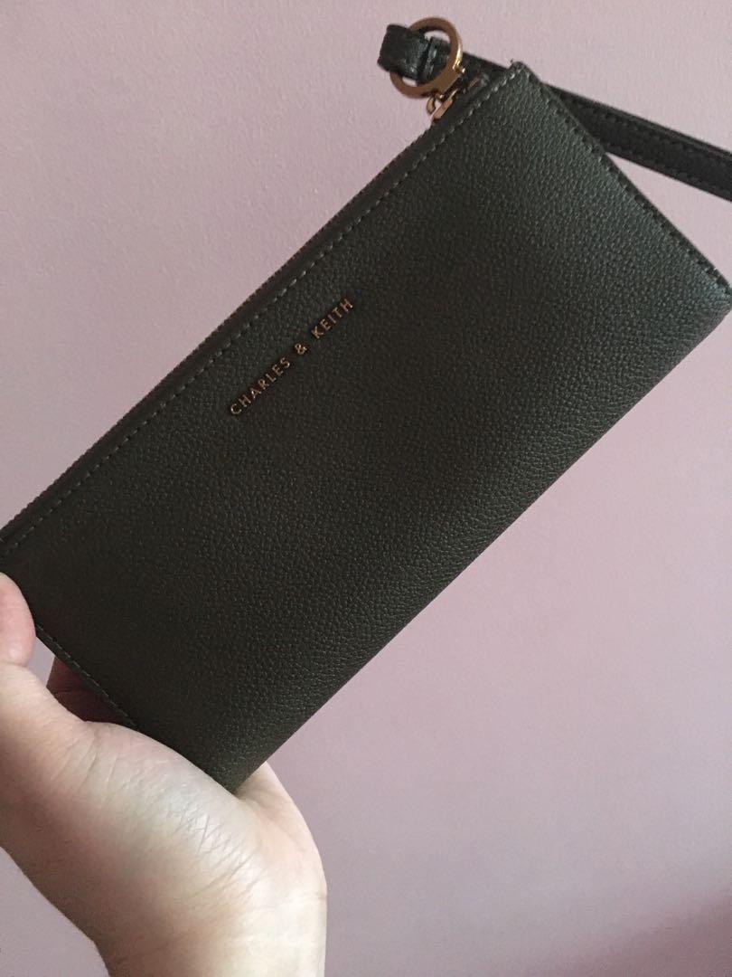 charles and keith wristlet
