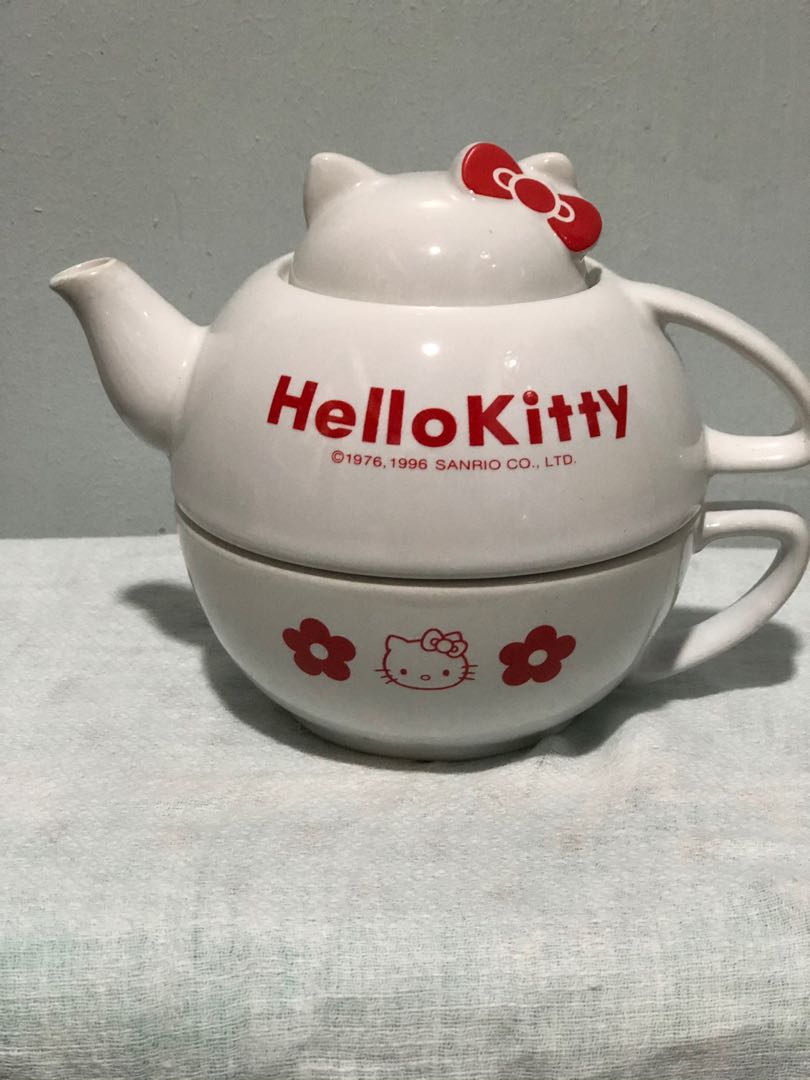 Hello kitty teapot set, Furniture & Home Living, Kitchenware