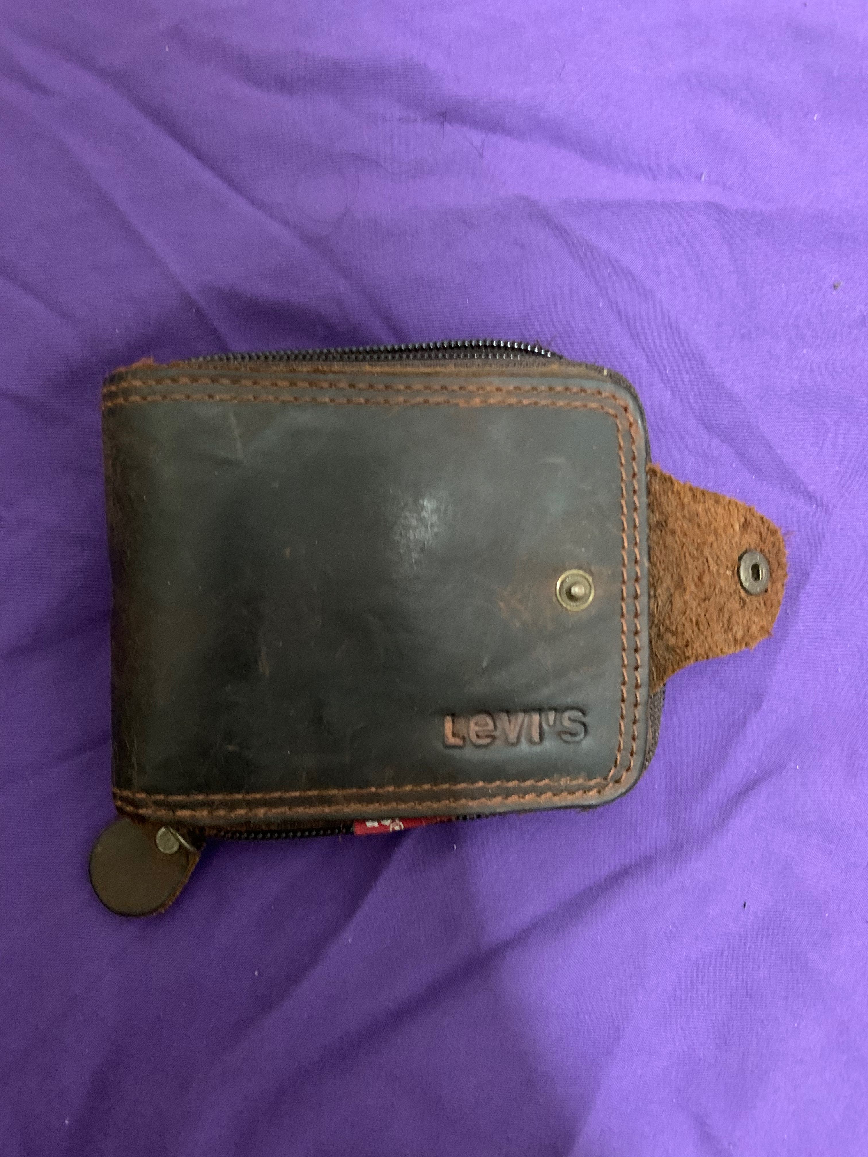 Levis Wallet, Men's Fashion, Watches & Accessories, Wallets & Card Holders  on Carousell