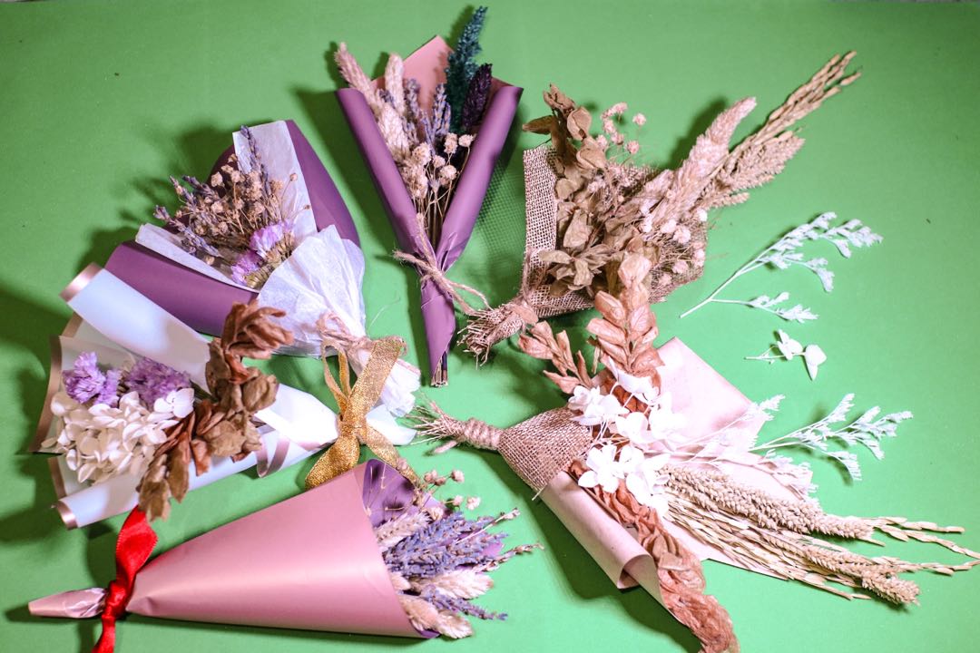 Mini Dried Flower Bouquet, Hobbies & Toys, Stationary & Craft, Flowers