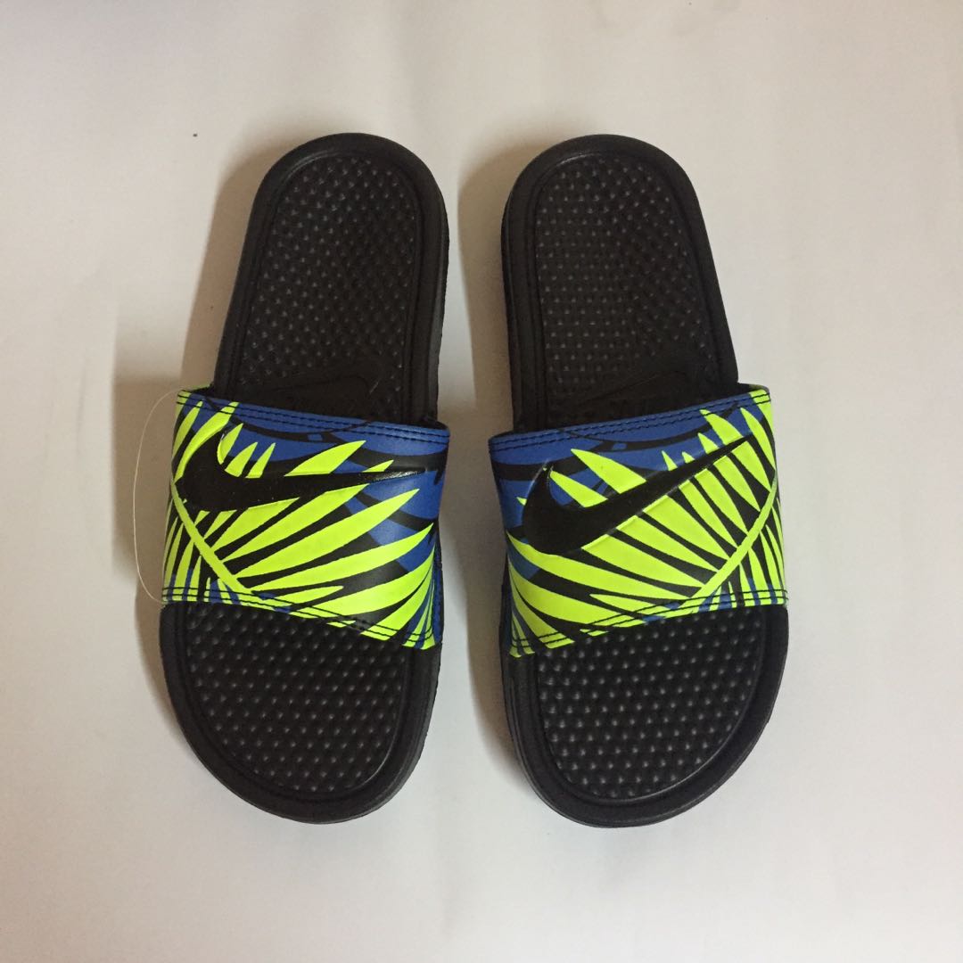 nike benassi swoosh