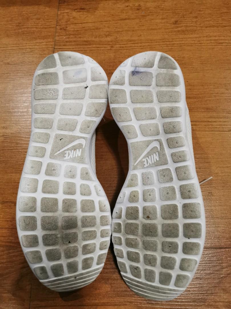 roshe run triple white