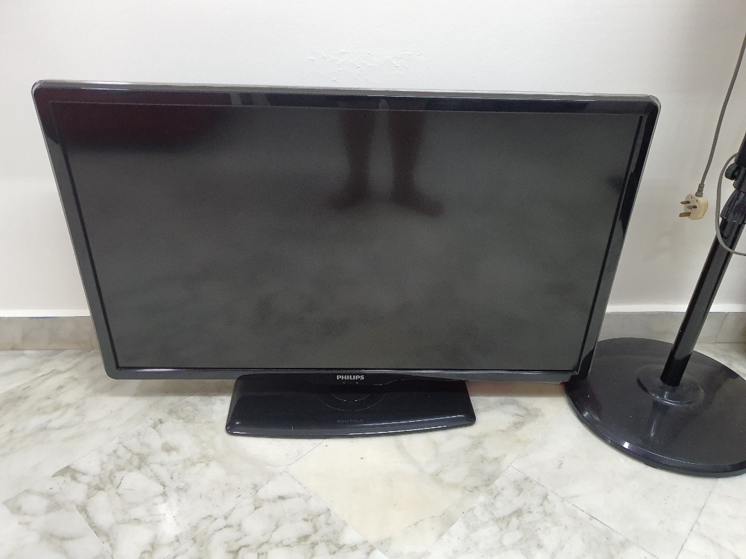 Philips 42" LCD TV, TV & Home Appliances, TV & Entertainment, TV on ...