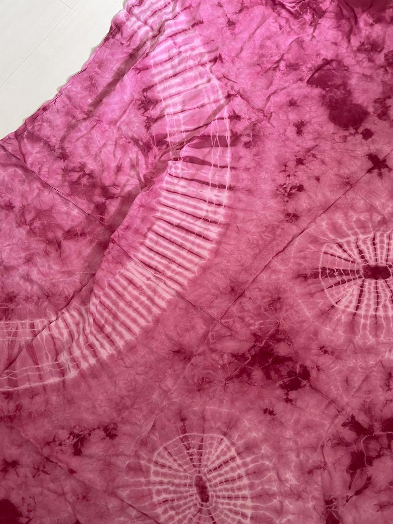 Tie Dye Blanket (Category: Laundry Baskets) located in Pasig City. Submitted by declutterwithai (Listing ID 1072154095, Image 3). Description: Used once lang CONSIDERED AS NEW Got this for 6h Selling to 199 .