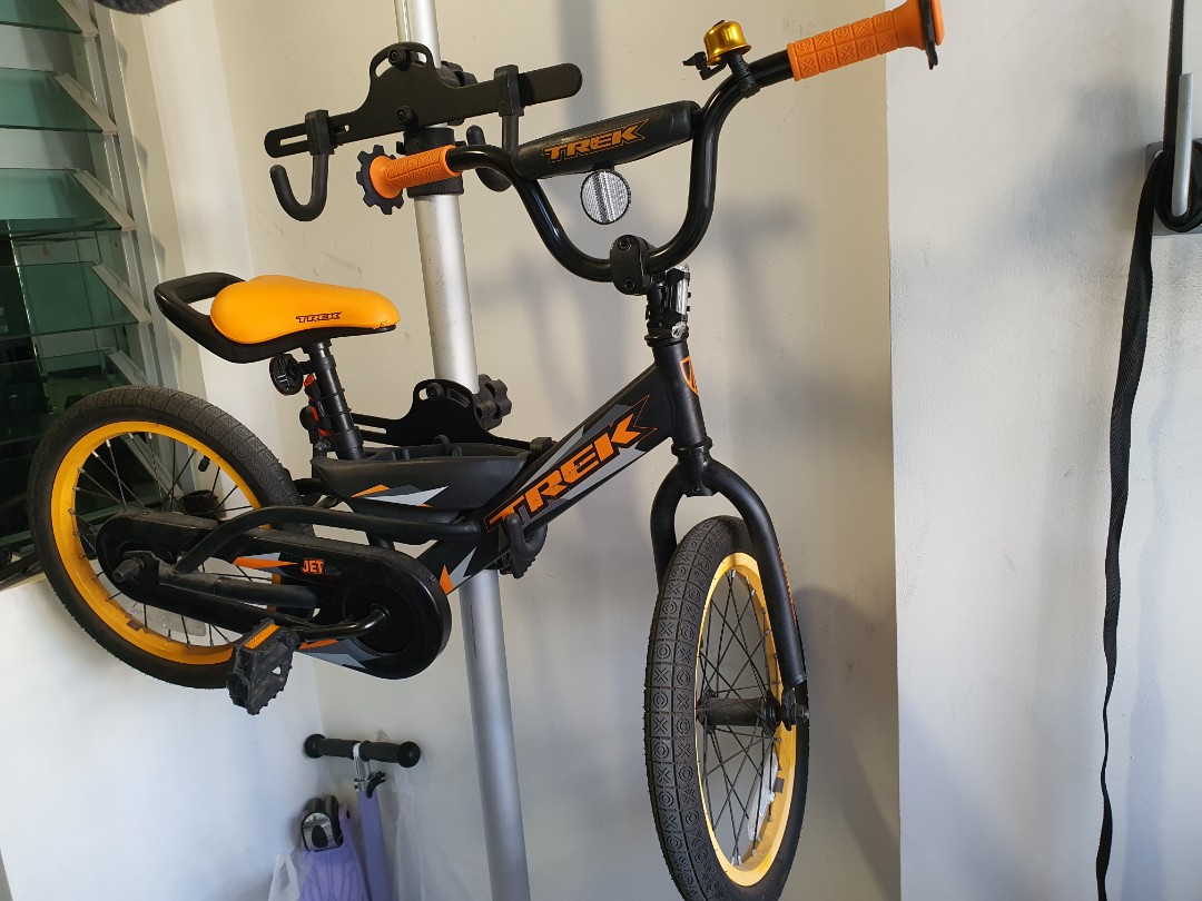 Trek jet series sixteen top