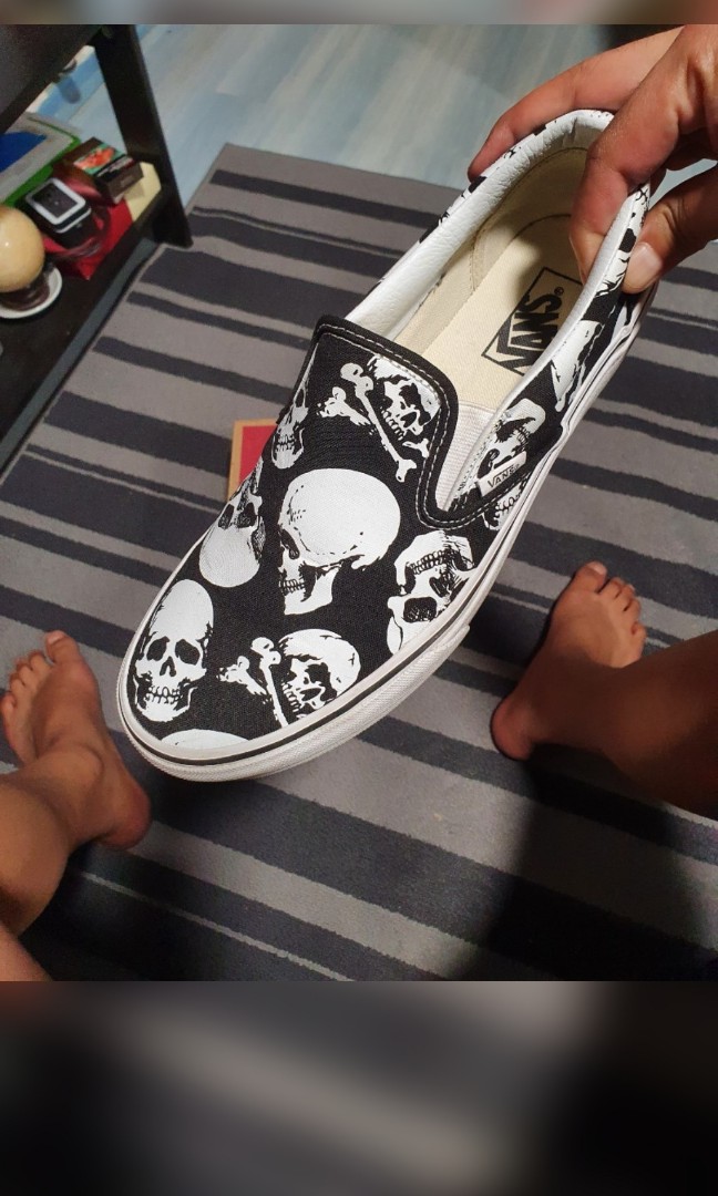 vans skull slip ons