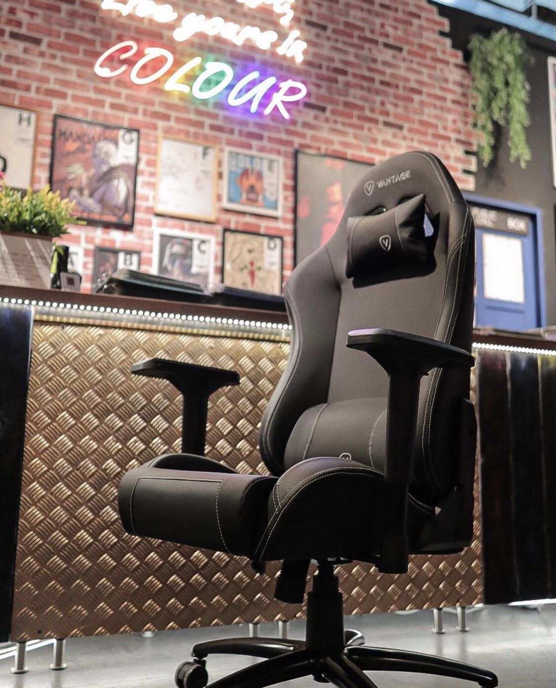 Vantage hot sale operator chair