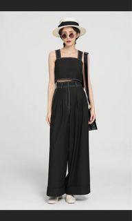 20s tnewties 用小黃瓜敷臉 黑色上衣L