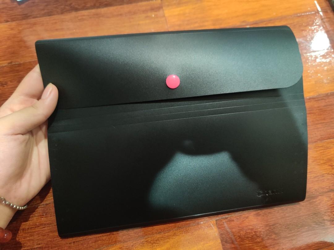 A5 folder (Category: Stationery & School Supplies) located in Alor Gajah. Submitted by pying_11 (Listing ID 1067278978, Image 1). Description: .