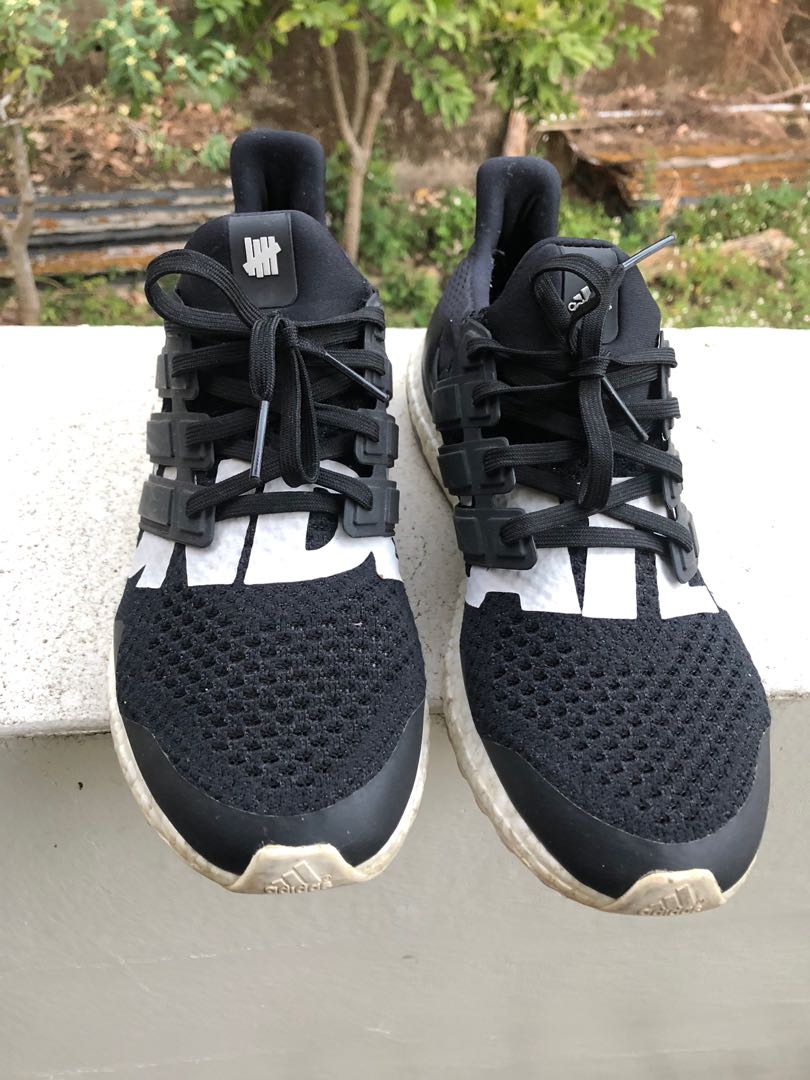 Adidas undefeated boost us10.5, 他的時尚, 鞋, 運動鞋在旋轉拍賣