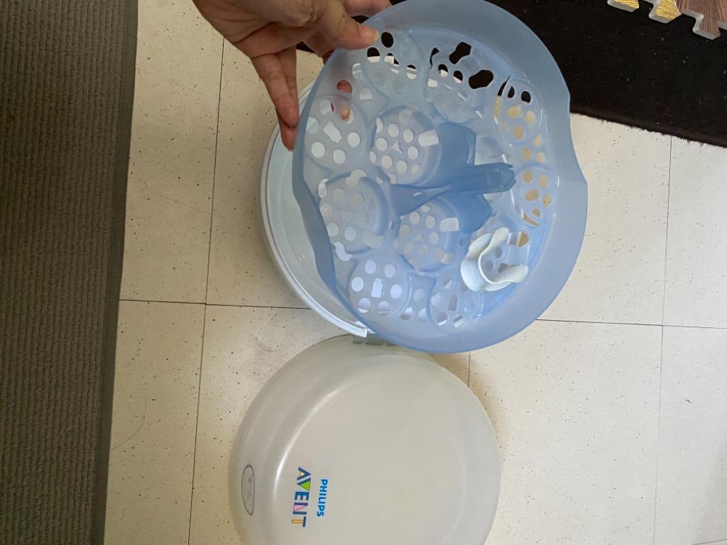 Avent Microwavable Sterilizer (Category: Breastfeeding & Bottle Feeding) located in Carmona. Submitted by preloved_mommyandkidsph (Listing ID 1067162101, Image 3). Description: 8/10 In very good condition Sterilising is all about protecting your baby from particularly harmful milk bacteria until its immune system is strong enough. The Philips AVENT microwave steriliser uses the hospital method of steam sterilisation, which is quick, easy and effi