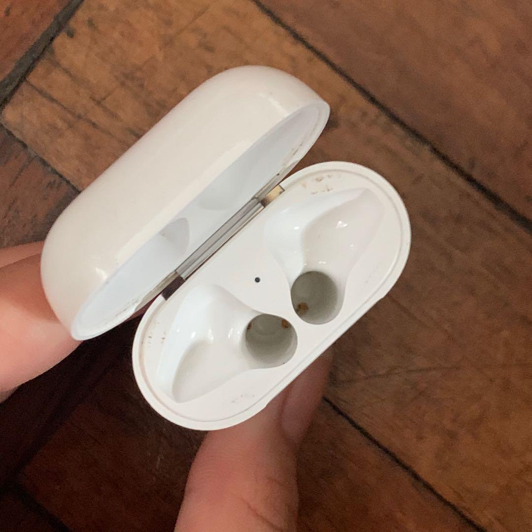 ‼️AirPods Charging Case ONLY‼️ (Category: Portable Audio Accessories) located in Mandaluyong City. Submitted by lady.lannister (Listing ID 1067128708, Image 3). Description: AirPods Charging Case ONLY!!! Works with Gen 1 or Gen 2 AirPods 💯 Original Fixed Price 😘 Replacement for your damaged or lost charging case ❤️ Serial number will be provided for interested buyers ✨ Disclaimer: Please make sure your AirPods are original ONLY!!! 😊.