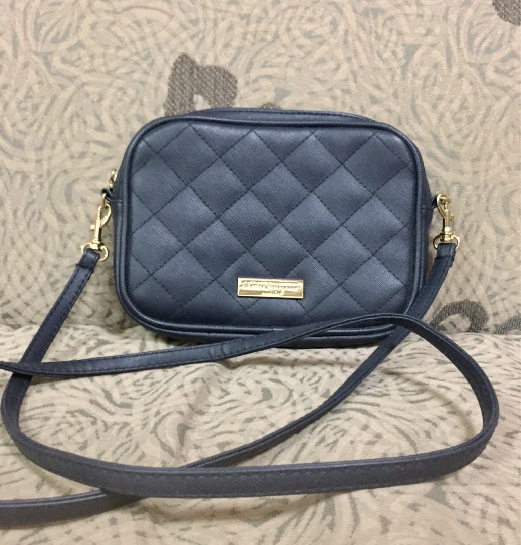 BN Salvatore Ferragamo Leather Amenity Kit Bag Pouch Sling Bag