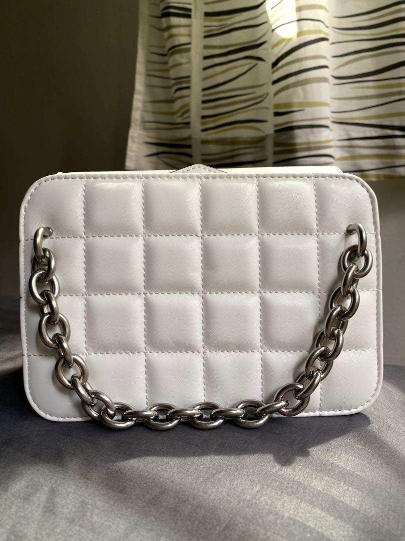 Chunky Chain Strap Quilted Shoulder Bag, Women's Fashion, Bags & Wallets,  Shoulder Bags on Carousell
