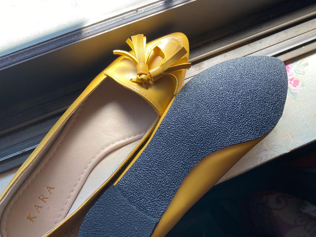 Doll shoes Mustard (Category: Flats & Sandals) located in Caloocan City. Submitted by xxnikkico (Listing ID 1067150881, Image 2). Description: Bnew Size 8 Mustard Flat shoes Marikina made LBC MCFA.