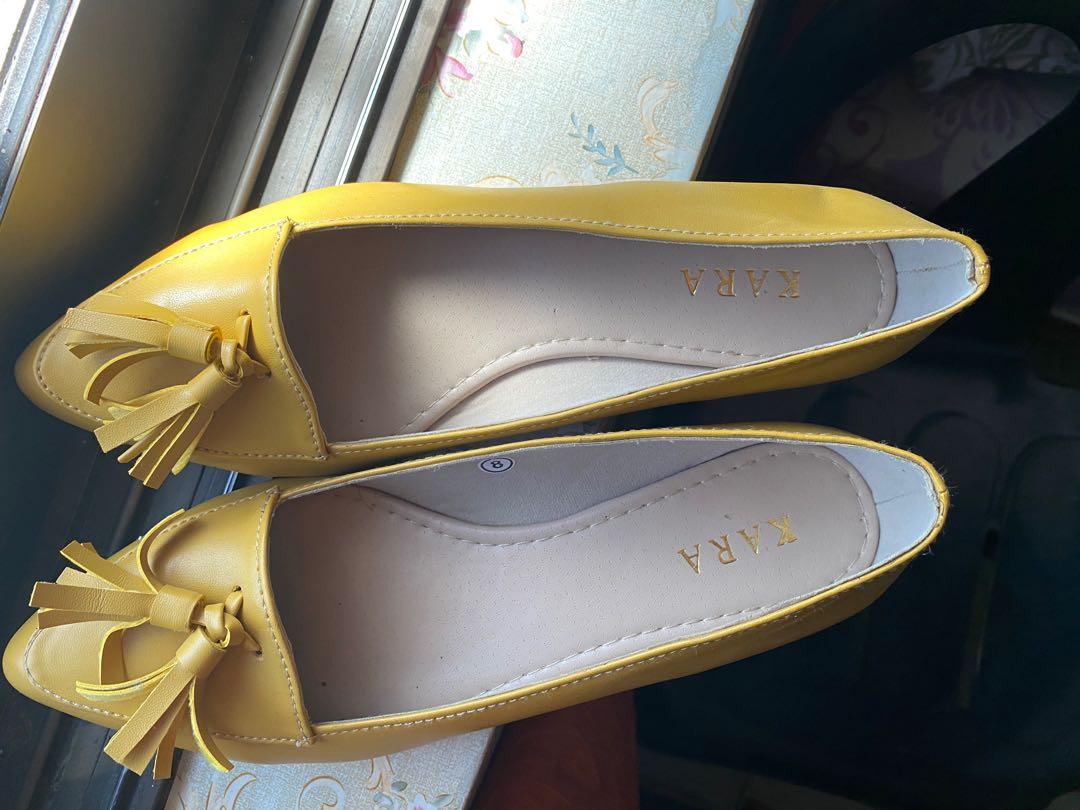 Doll shoes Mustard (Category: Flats & Sandals) located in Caloocan City. Submitted by xxnikkico (Listing ID 1067150881, Image 1). Description: Bnew Size 8 Mustard Flat shoes Marikina made LBC MCFA.