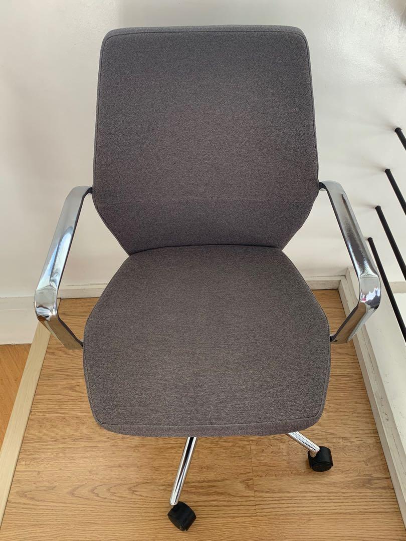 Eames Design Fabric Office Task Chair (Category: Chairs) located in Muntinlupa City. Submitted by alabangbargains (Listing ID 1067202419, Image 1). Description: Upgraded to a different brand chair Pm for inquiries.