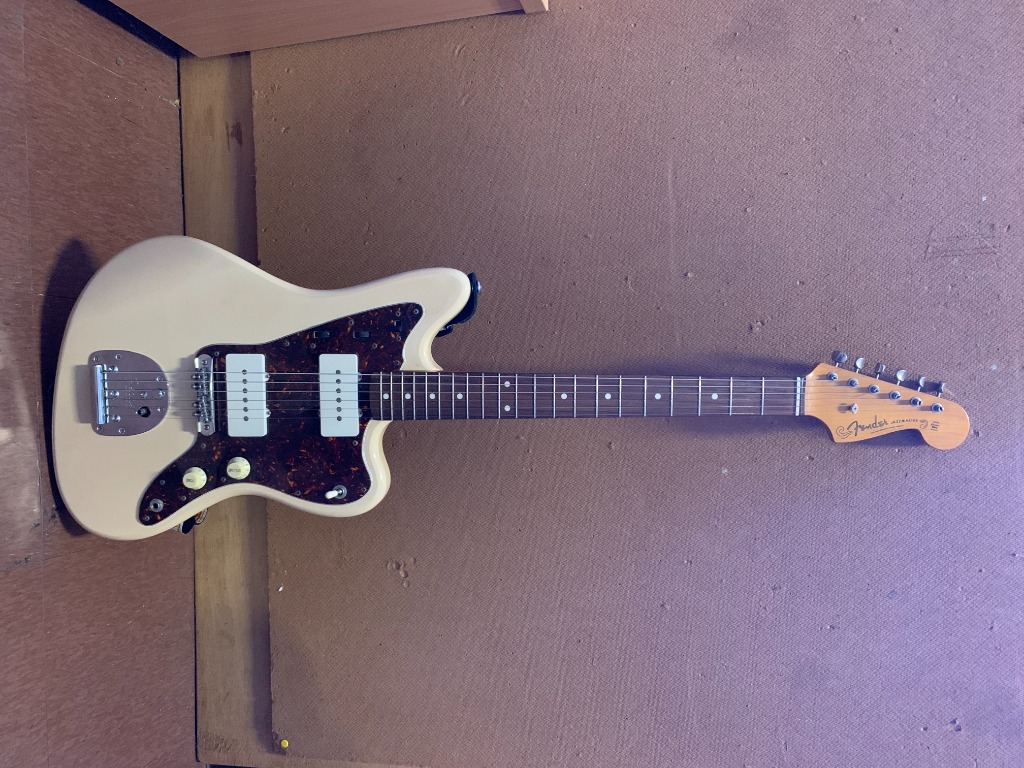 Fender Jazzmaster CIJ plus Mastery Bridge, Hobbies & Toys, Music