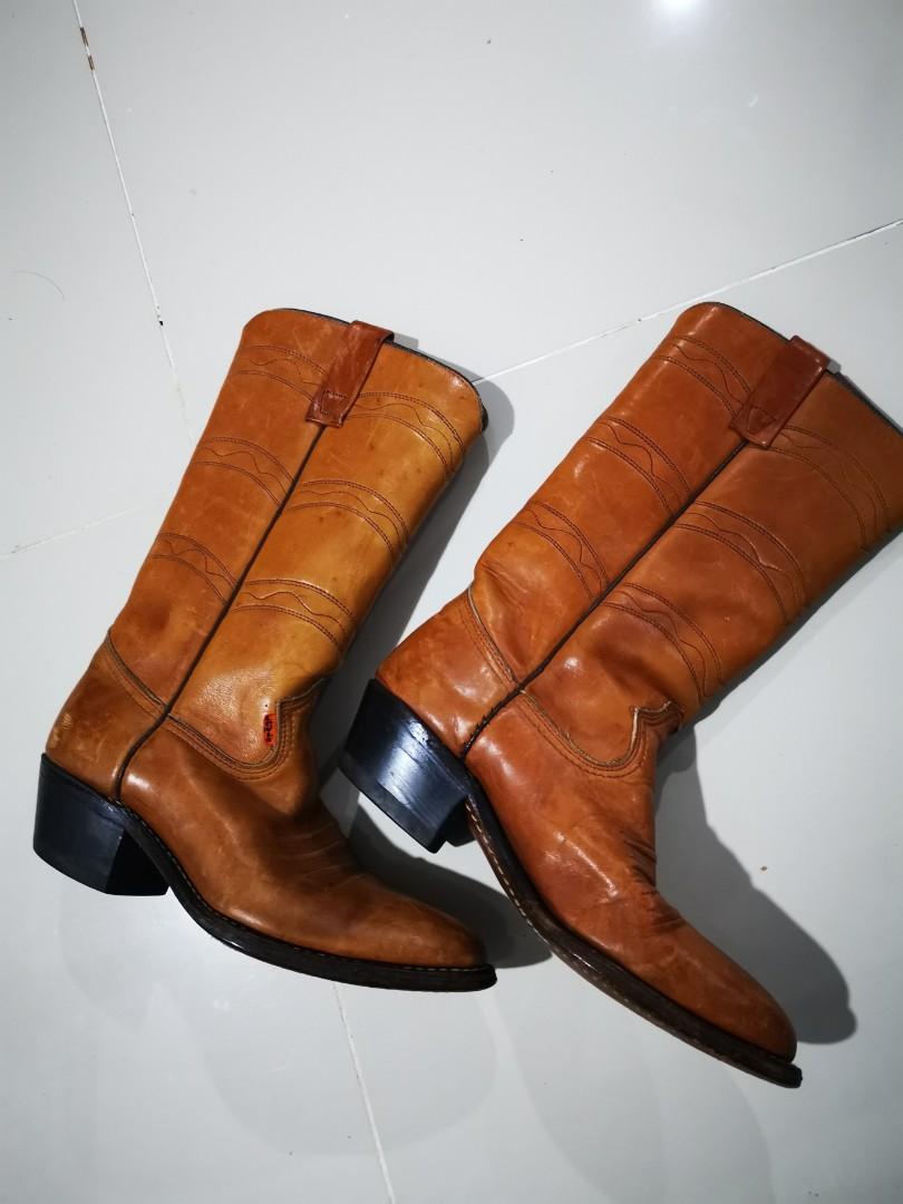 Levis clearance cowboy boots
