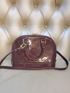 Louis Vuitton Vernis Walker, Women's Fashion, Bags & Wallets, Cross-body  Bags on Carousell
