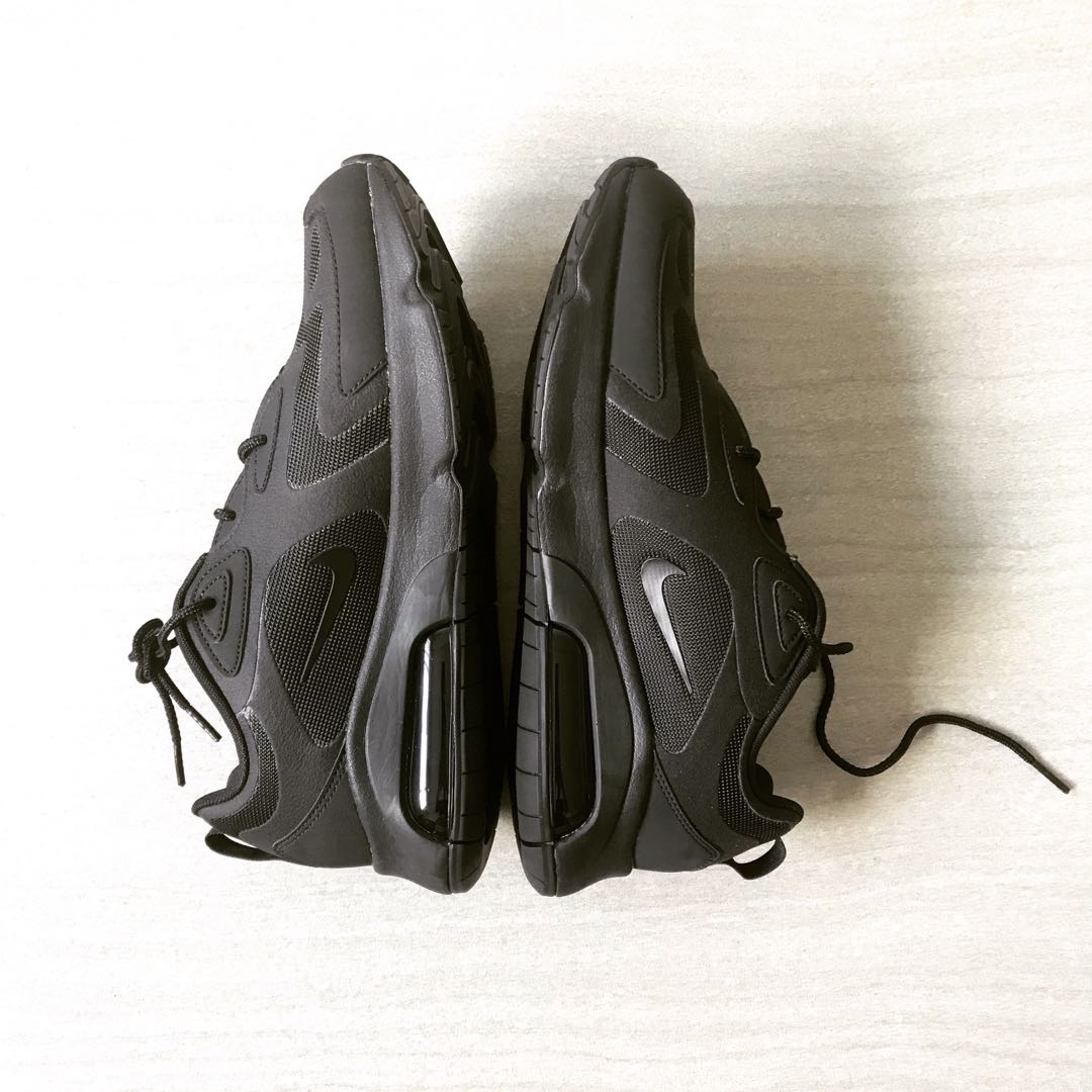 nike 200 triple black