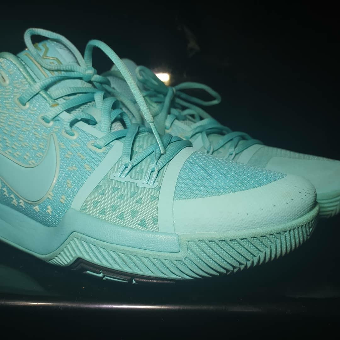 Kyrie 3 sky blue hotsell