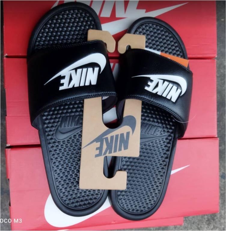 Nike benassi shop slides footlocker