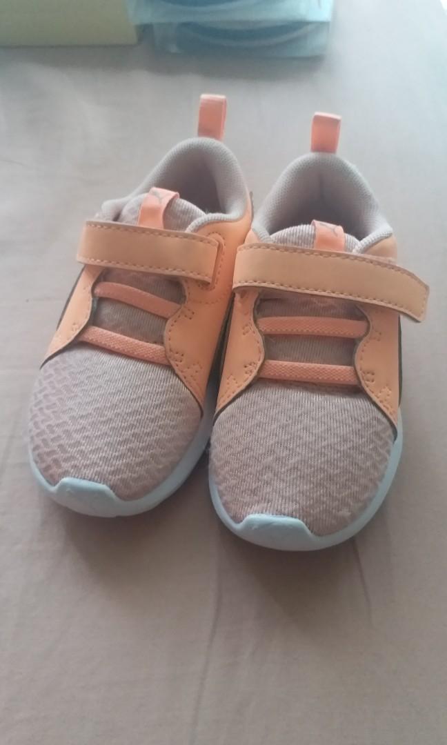 Peach color pumas shop