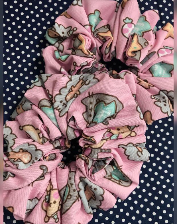 Pusheen scrunchie 2025