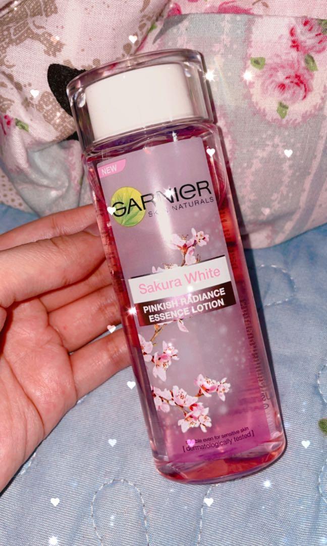 Sakura White Garnier Sakura Pinkish Radiance Essence Lotion 