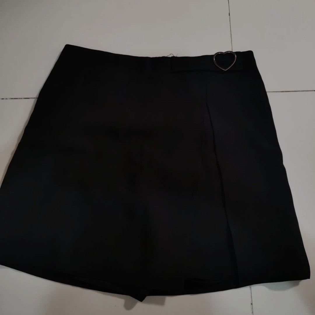 Simple black skirt Clearance