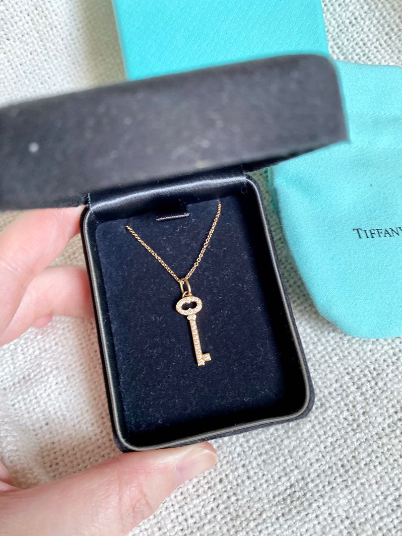 Tiffany Keys Vintage Oval Key Pendant in Rose Gold Luxury