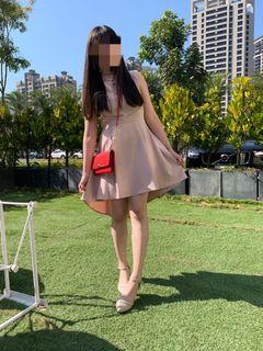 裸粉色小禮服