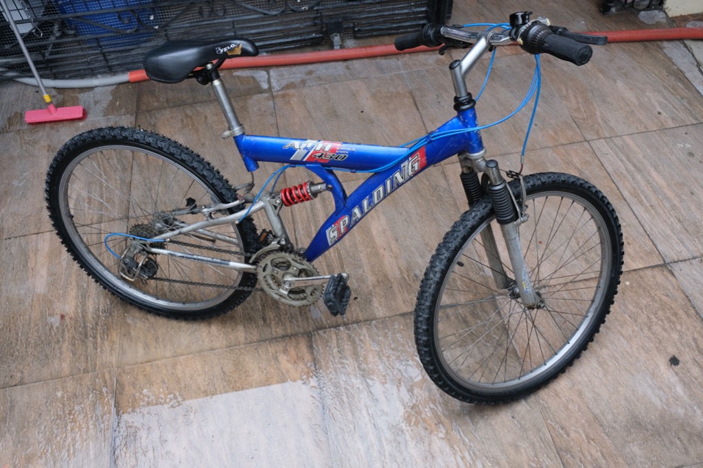 Blue Spalding Mountain Bike MTB 26er front and back shock