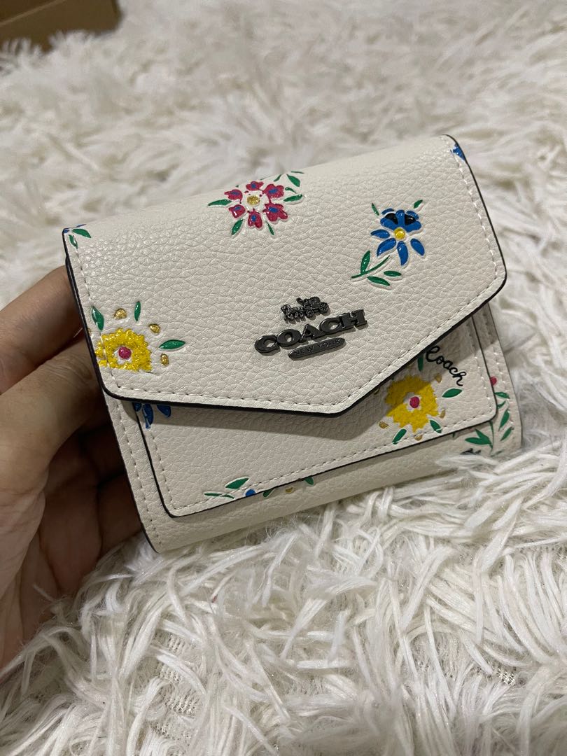 Coach wallet hotsell flower