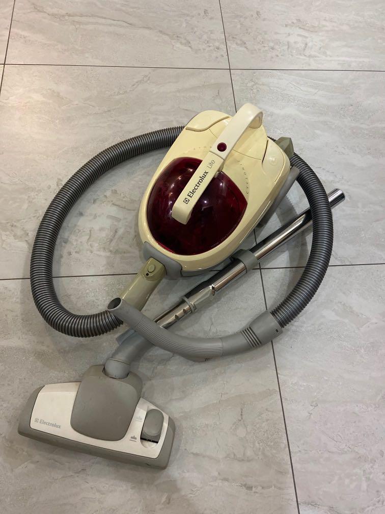 Electrolux Lite Vacuum Cleaner, Home Appliances, Cleaning & Laundry on