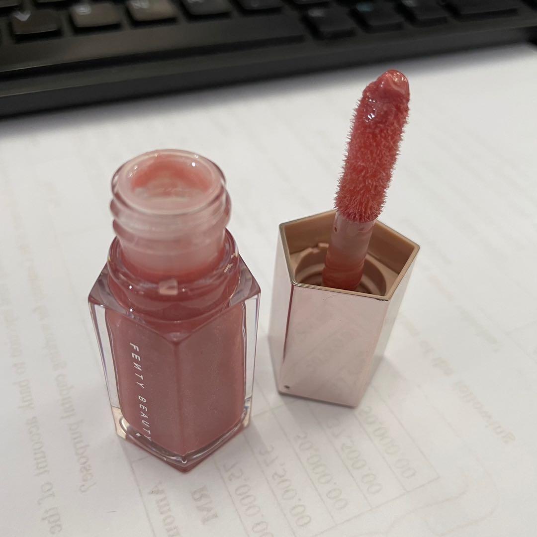 FENTY BEAUTY Gloss Bomb Universal Lip Luminizer in Fussy 5.5ml, Beauty & Personal Care, Face