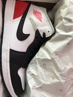 (Category: ) located in . Submitted by sneaker007 (Listing ID 1067452205, Image 1). Description: .