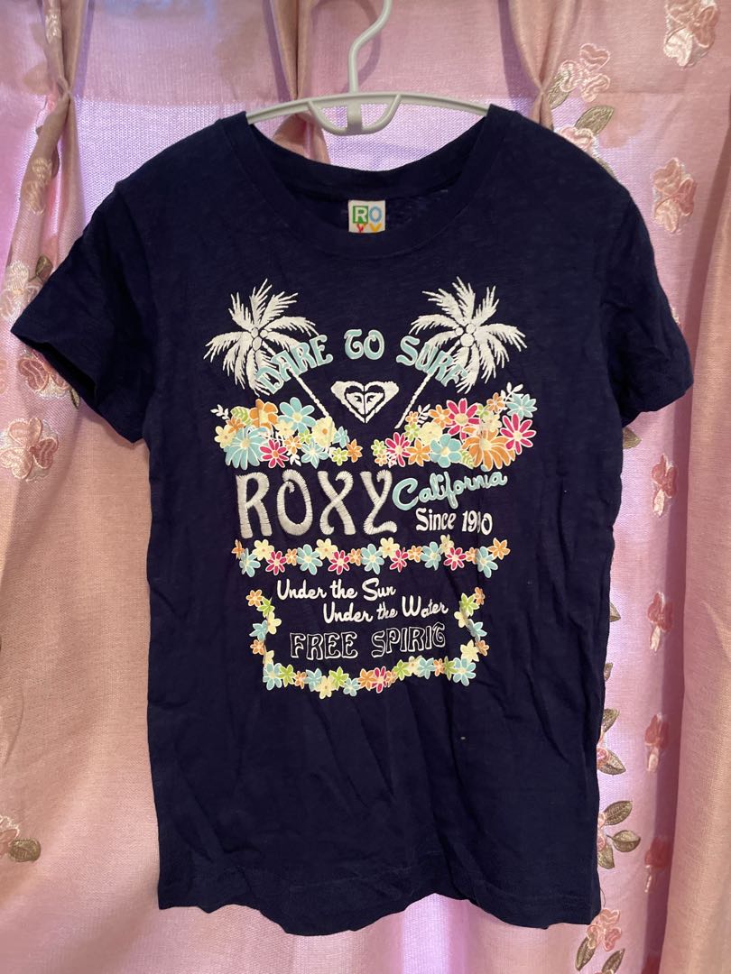 New Roxy Tshirt With 女裝 女裝上衣 外套 Carousell