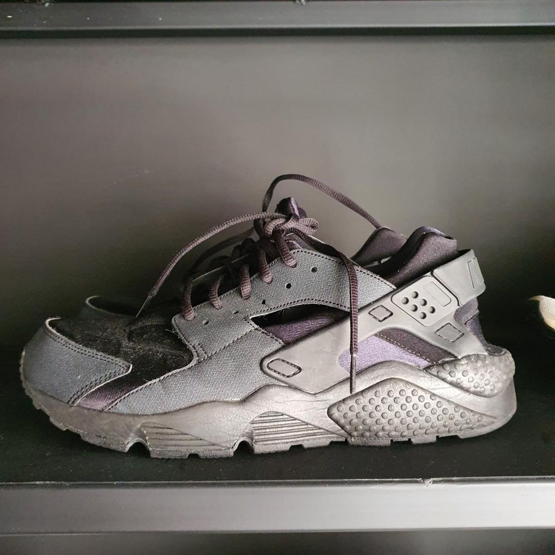 Nike/Supreme Huarache (Inspired), Men's Fashion, Footwear, Sneakers on  Carousell