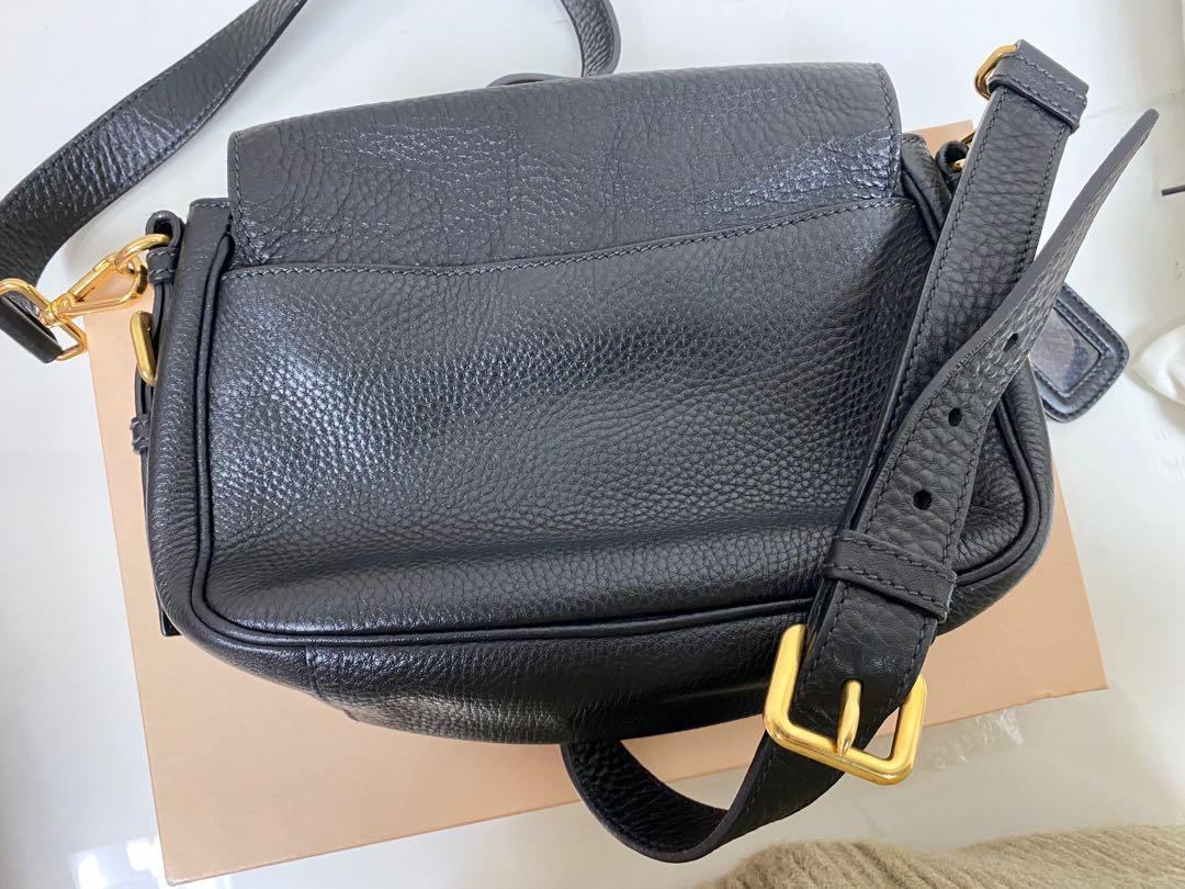 Prada Bag （分類：多用途袋）位於 Hong Kong。 由 kiha6 提交（商品編號 1067489921，圖片 3）。簡介： 96%New，好新，只用過一次 Real Prada Size : around 23*18*6cm。