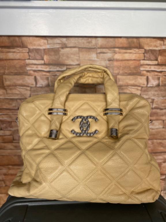 Preloved Chanel (Category: Luxury Bags & Wallets) located in Quezon City. Submitted by shejyy (Listing ID 1067477351, Image 1). Description: Preloved , with minimal signs of usage..