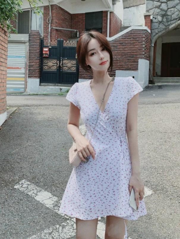 White Robbie Floral Wrap Dress Women s Fashion Dresses Sets Dresses on Carousell