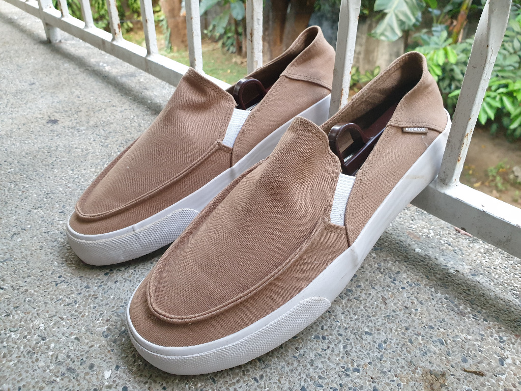 Airwalk slip on outlet canvas shoes