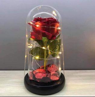 ARTIFICIAL ROSE GLASS DOME 
✔️pero parang totoo avtual 
✔️posted actual pics
Beauty and the Beast Dome Rose Glass for Valentines

Size: Height-20cm & Diameter-10cm

Features:
1. The rose in glass dome is wrapped around an LED strip light