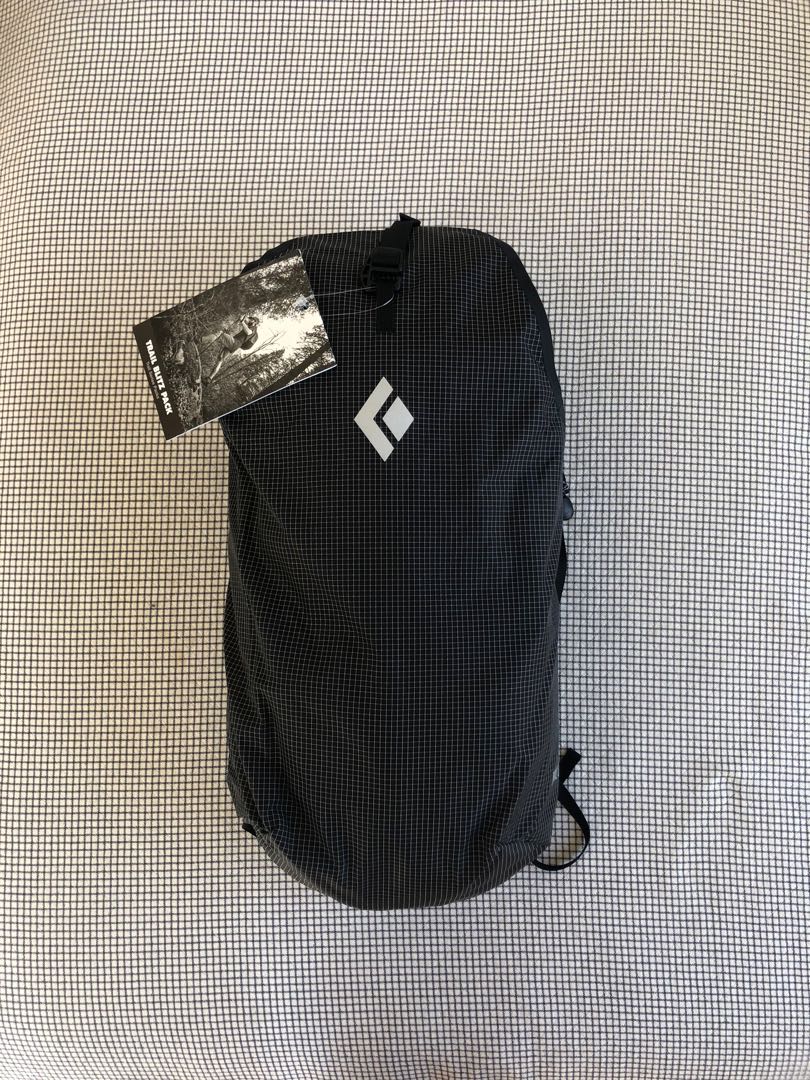 Black diamond trail blitz 12 backpack hot sale