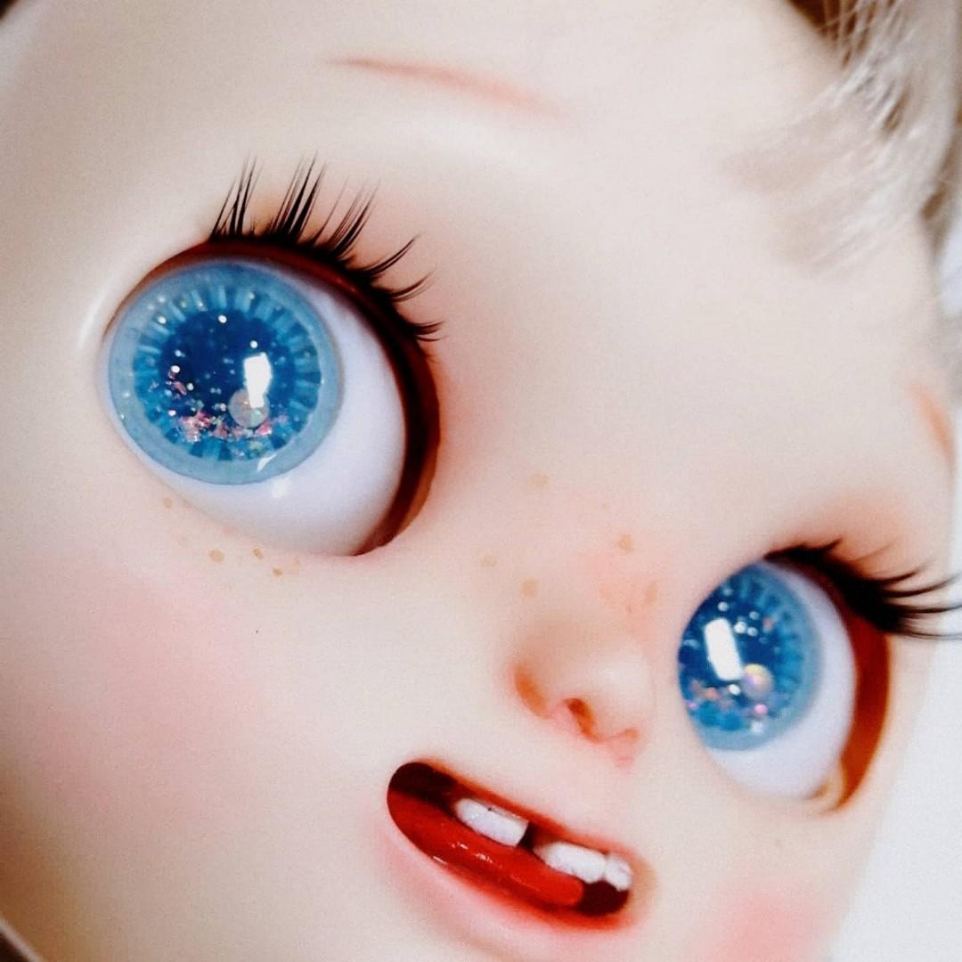 Blythe Doll Handmade Eye Eyechips (Colour Changing Autumn Hazel to Winter  Blue), Babies & Kids, Baby Nursery & Kids Furniture, Other Kids Furniture  on Carousell